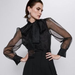 Zara blouse. Worn 2x! Very beautiful size M